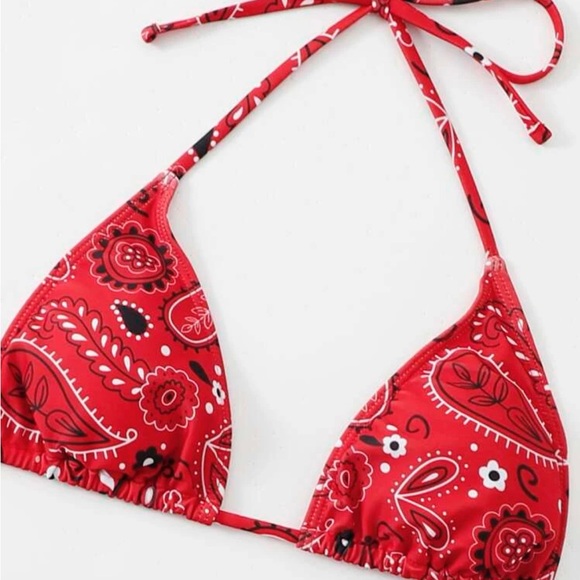 • 2 for 1 • Bikinis (Similar pattern) - Picture 2 of 3